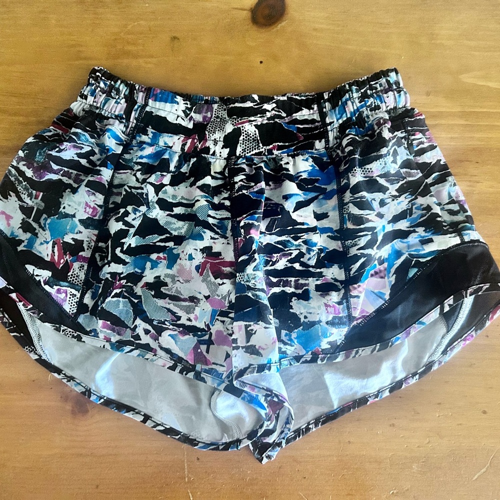 Like new Lululemon short! Cute print. Built in underwear. Size 4.